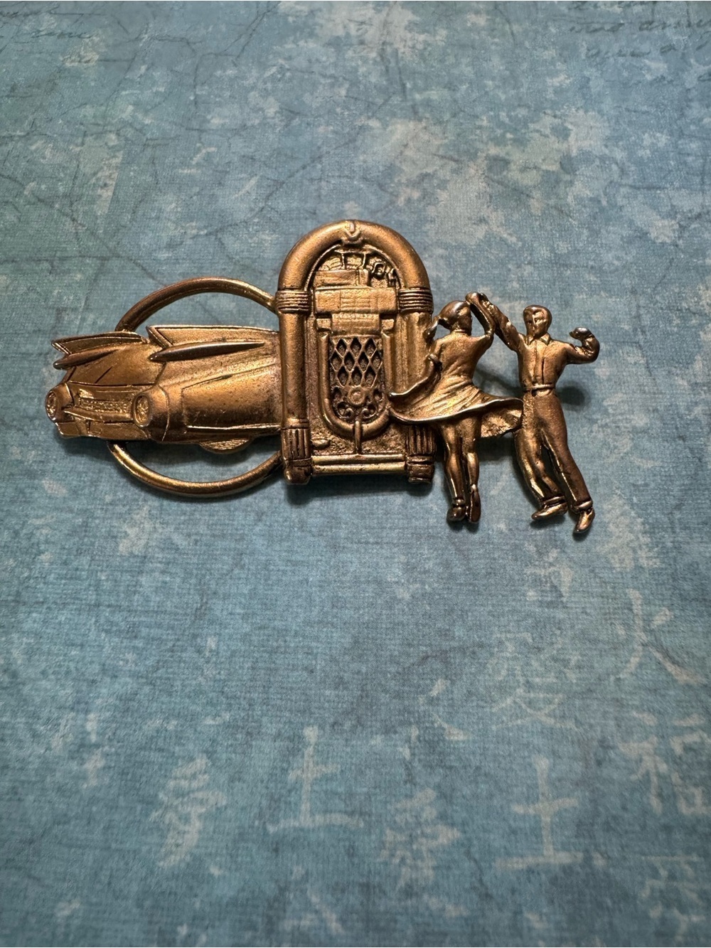 VINTAGE 50s THEME GOLD TONE BROOCH
